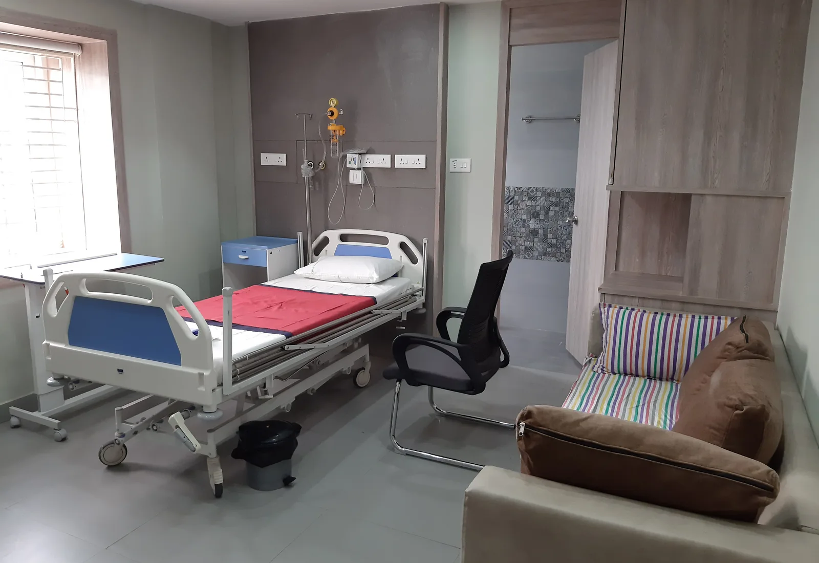 Ahana deluxe private inpatient recovery room